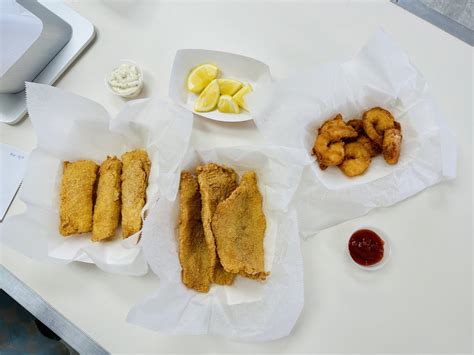 Were chatting with Mo Awad, the owner of Da Catch Fish and Chicken Belvidere about why he believes they have the best fish fry in the Stateline. . Da catch belvidere il